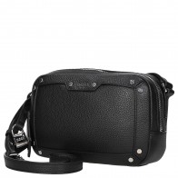 BOLSA TRANSVERSAL DE COURO GRANULADO COM LETRAS DE LOGO EM METAL
