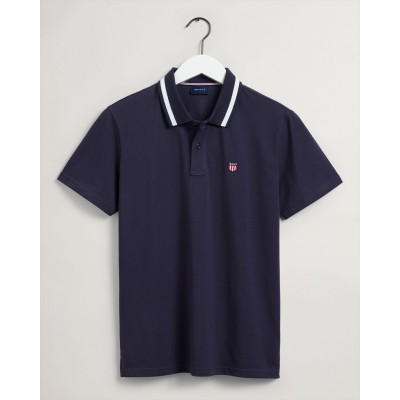 POLO EM PIQUÉ COM LOGOTIPO RETRO SHIELD